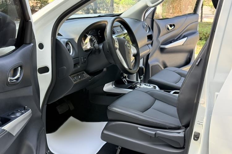 Used Nissan Terra 2020 2.5L XL Upper 4WD Automatic Four-Wheel Drive Luxury Edition Interior 4