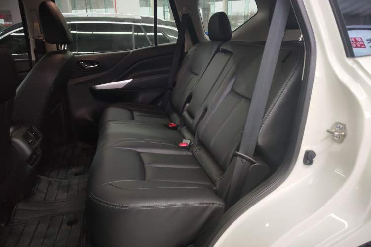 Used Nissan Terra 2020 2.5L XL Upper Automatic Two-Wheel Drive Luxury Edition Interior 4