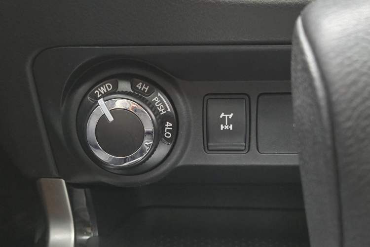 Used Nissan Terra 2020 2.5L XV 4WD Automatic Four-Wheel Drive Flagship Edition Interior 4