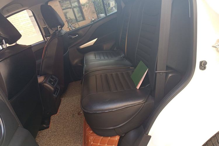 Used Nissan Terra 2020 2.5L XE Manual Two-Wheel-Drive Elite Edition Interior 4