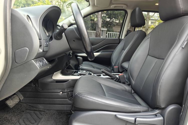 Used Nissan Terra 2020 2.5L XL Upper Automatic Two-Wheel Drive Luxury Edition Interior 6