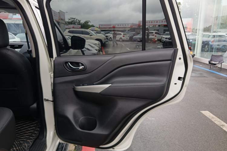 Used Nissan Terra 2020 2.5L XL Upper 4WD Automatic Four-Wheel Drive Luxury Edition Interior 6