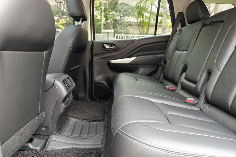 Used Nissan Terra 2020 2.5L XL Upper Automatic Two-Wheel Drive Luxury Edition Interior 8