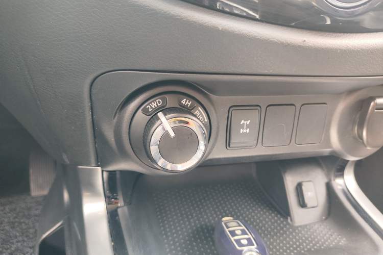 Used Nissan Terra 2020 2.5L XL Upper 4WD Automatic Four-Wheel Drive Luxury Edition Interior 8