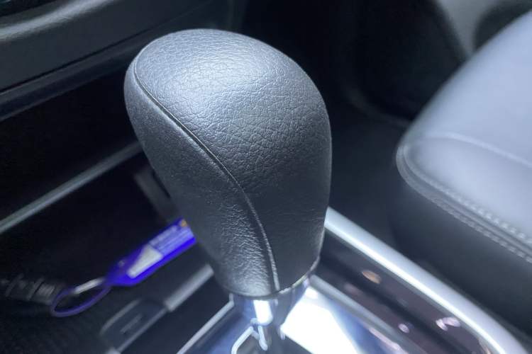 Used Nissan Terra 2020 2.5L XL Upper Automatic Two-Wheel Drive Luxury Edition Interior 8