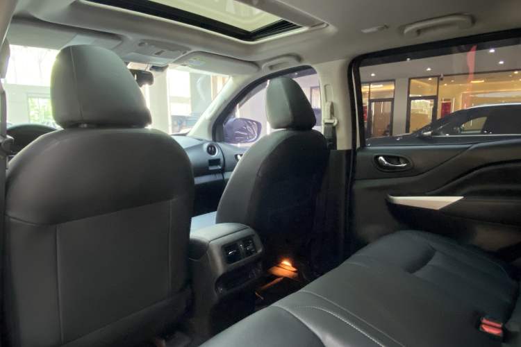 Used Nissan Terra 2020 2.5L XL Upper Automatic Two-Wheel Drive Luxury Edition Interior 9