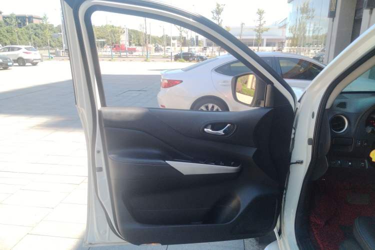Used Nissan Terra 2020 2.5L XL Upper Automatic Two-Wheel Drive Luxury Edition Left Front Door Interior