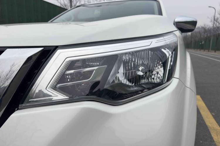 Used Nissan Terra 2020 2.5L XL Upper 4WD Automatic Four-Wheel Drive Luxury Edition Left Front Headlight