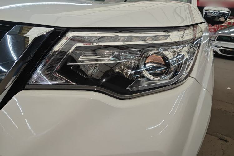 Used Nissan Terra 2020 2.5L XV Automatic 2WD Smart Edition Left Front Headlight