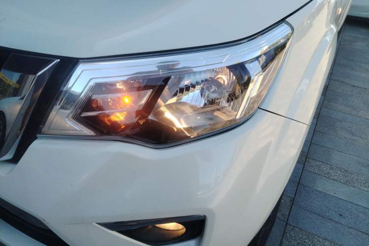 Used Nissan Terra 2020 2.5L XL Upper Automatic Two-Wheel Drive Luxury Edition Left Front Headlight