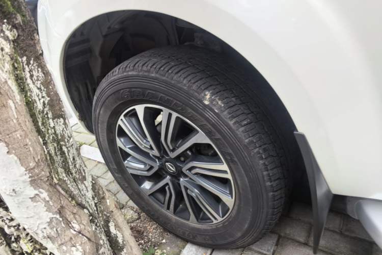 Used Nissan Terra 2020 2.5L XL Upper Automatic Two-Wheel Drive Luxury Edition Left Front Wheel Hub