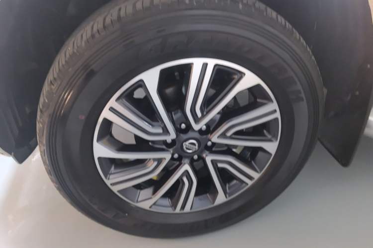Used Nissan Terra 2020 2.5L XL Upper Automatic Two-Wheel Drive Luxury Edition Left Front Wheel Hub