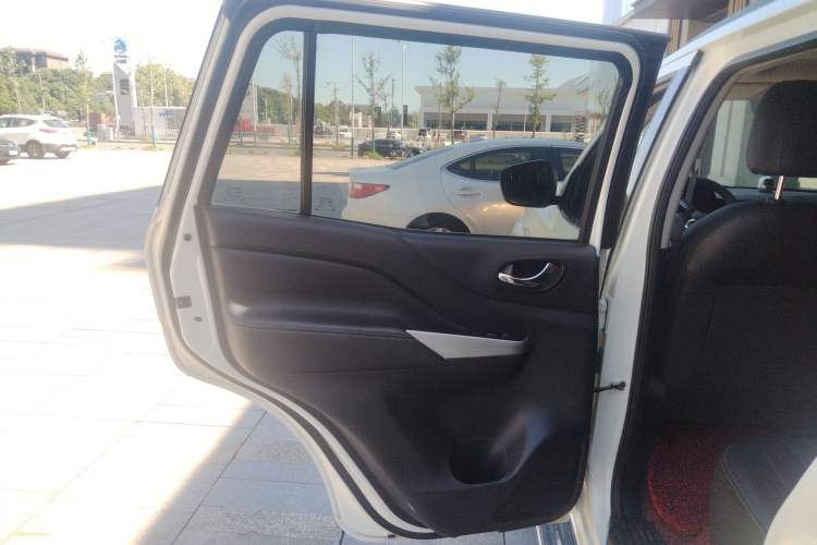 Used Nissan Terra 2020 2.5L XL Upper Automatic Two-Wheel Drive Luxury Edition Left Rear Door Interior