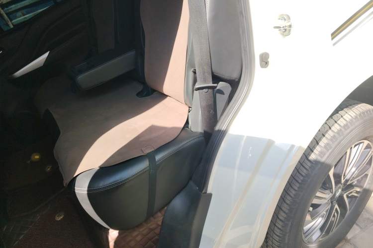 Used Nissan Terra 2020 2.5L XL Upper 4WD Automatic Four-Wheel Drive Luxury Edition Left Rear Seat