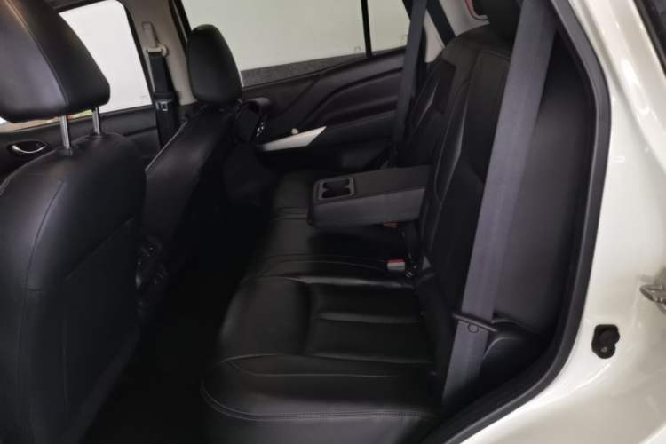 Used Nissan Terra 2020 2.5L XL Upper 4WD Automatic Four-Wheel Drive Luxury Edition Left Rear Seat