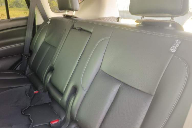 Used Nissan Terra 2020 2.5L XL Upper 4WD Automatic Four-Wheel Drive Luxury Edition Left Rear Seat