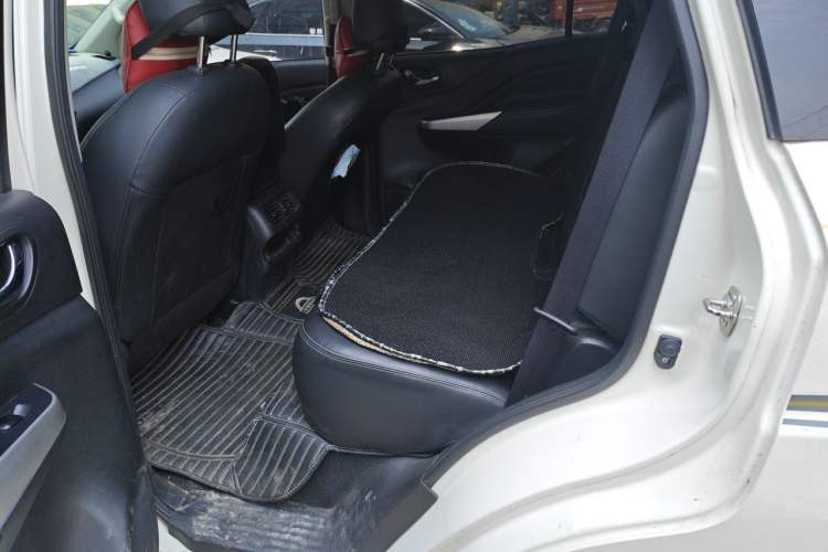 Used Nissan Terra 2020 2.5L XL Upper 4WD Automatic Four-Wheel Drive Luxury Edition Left Rear Seat