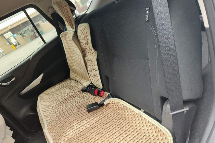 Used Nissan Terra 2020 2.5L XE Manual Two-Wheel-Drive Elite Edition Left Rear Seat