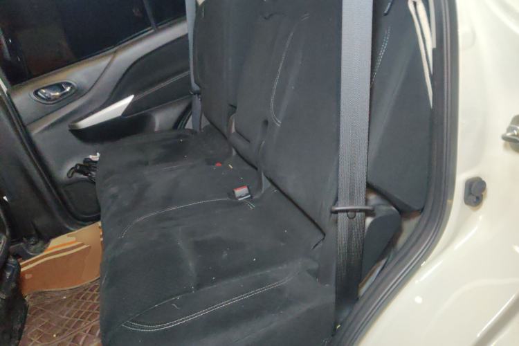 Used Nissan Terra 2020 2.5L XE Manual Two-Wheel-Drive Elite Edition Left Rear Seat