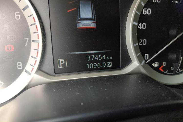 Used Nissan Terra 2020 2.5L XL Upper Automatic Two-Wheel Drive Luxury Edition Odometer Close Up
