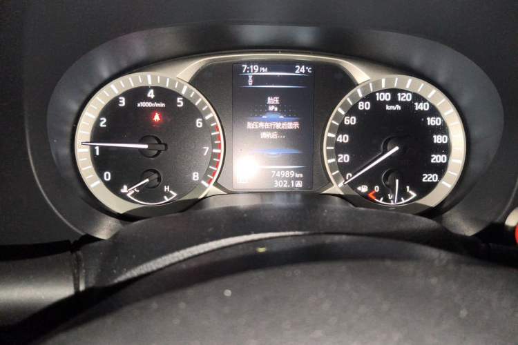 Used Nissan Terra 2020 2.5L XV Automatic 2WD Smart Edition Odometer Close Up