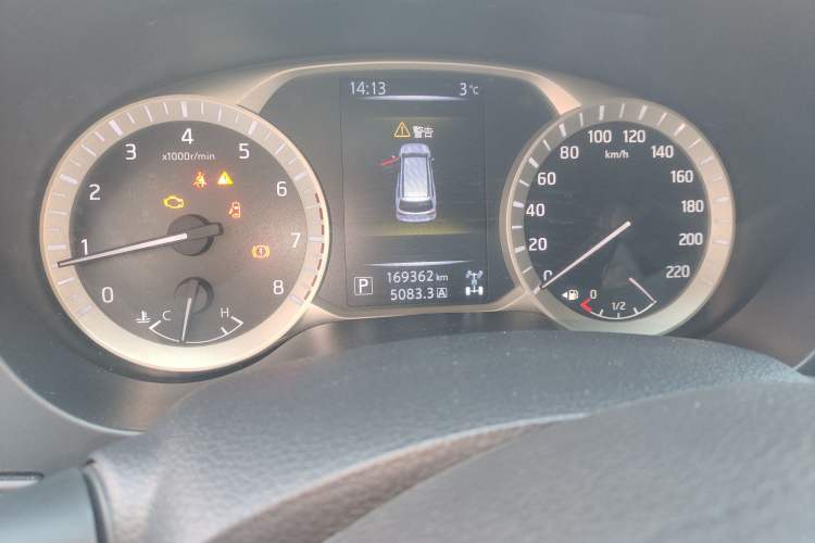 Used Nissan Terra 2020 2.5L XL Upper 4WD Automatic Four-Wheel Drive Luxury Edition Odometer Close Up