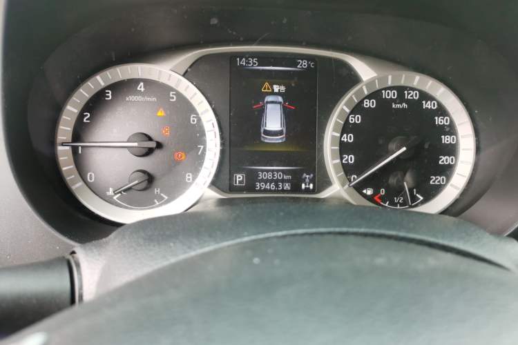 Used Nissan Terra 2020 2.5L XL Upper 4WD Automatic Four-Wheel Drive Luxury Edition Odometer Close Up