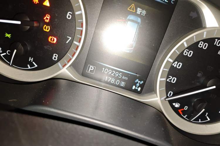 Used Nissan Terra 2020 2.5L XL Upper 4WD Automatic Four-Wheel Drive Luxury Edition Odometer Close Up