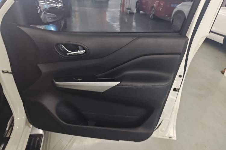 Used Nissan Terra 2020 2.5L XL Upper 4WD Automatic Four-Wheel Drive Luxury Edition Right Front Door Interior
