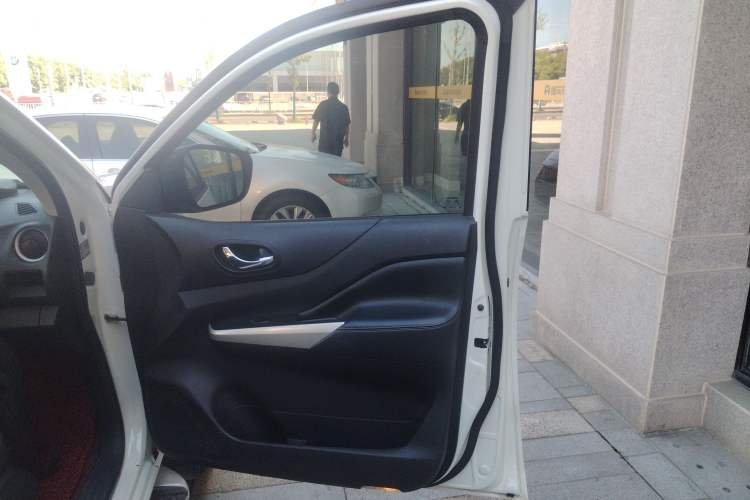 Used Nissan Terra 2020 2.5L XL Upper Automatic Two-Wheel Drive Luxury Edition Right Front Door Interior
