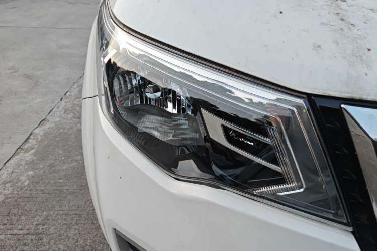 Used Nissan Terra 2020 2.5L XL Upper Automatic Two-Wheel Drive Luxury Edition Right Front Headlight