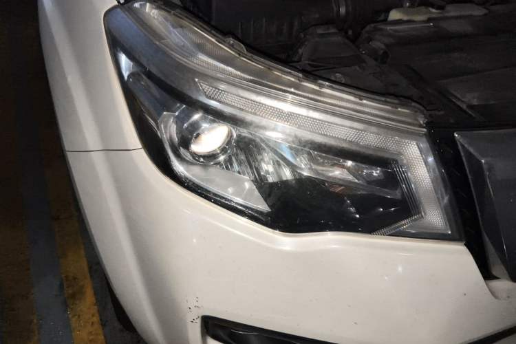 Used Nissan Terra 2020 2.5L XV Automatic 2WD Smart Edition Right Front Headlight