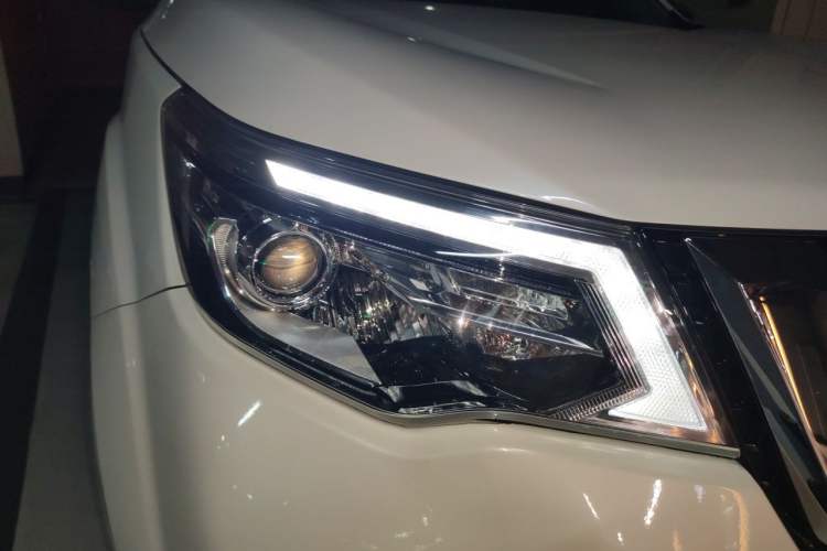 Used Nissan Terra 2020 2.5L XV 4WD Automatic Four-Wheel Drive Flagship Edition Right Front Headlight