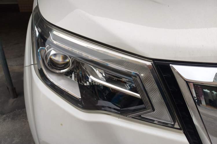 Used Nissan Terra 2020 2.5L XV 4WD Automatic Four-Wheel Drive Flagship Edition Right Front Headlight