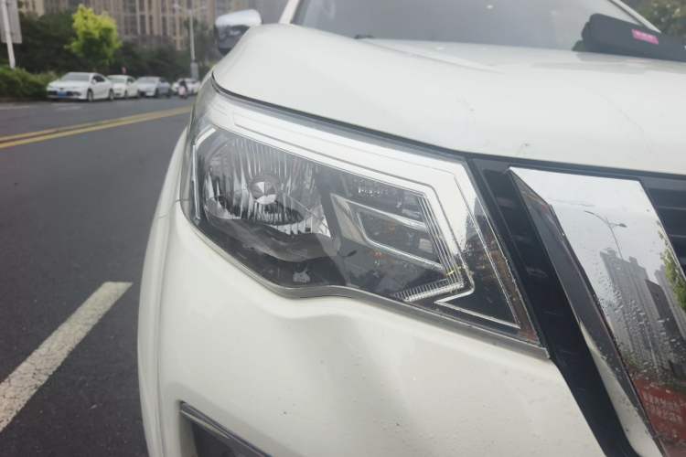 Used Nissan Terra 2020 2.5L XL Upper Automatic Two-Wheel Drive Luxury Edition Right Front Headlight