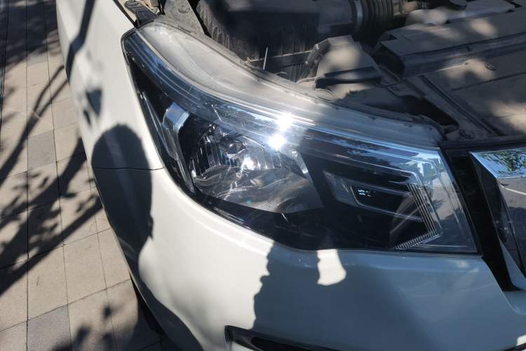 Used Nissan Terra 2020 2.5L XL Upper Automatic Two-Wheel Drive Luxury Edition Right Front Headlight