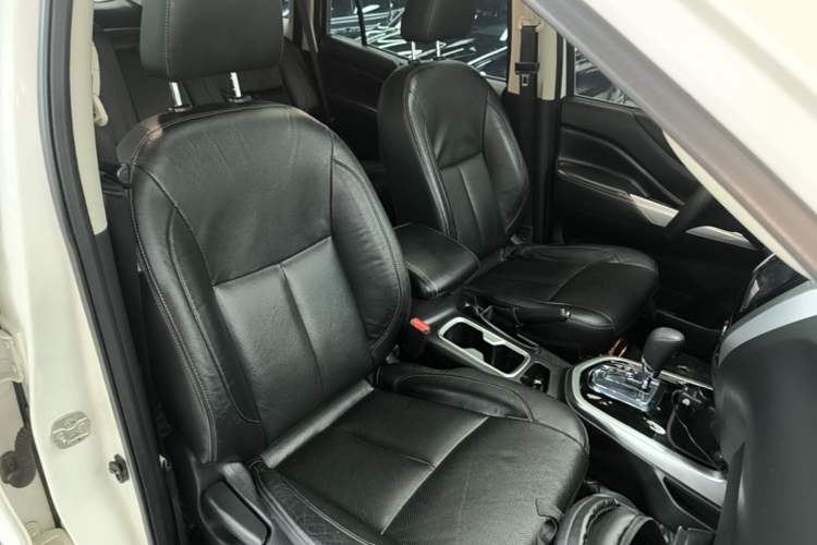 Used Nissan Terra 2020 2.5L XL Upper Automatic Two-Wheel Drive Luxury Edition Right Front Seat