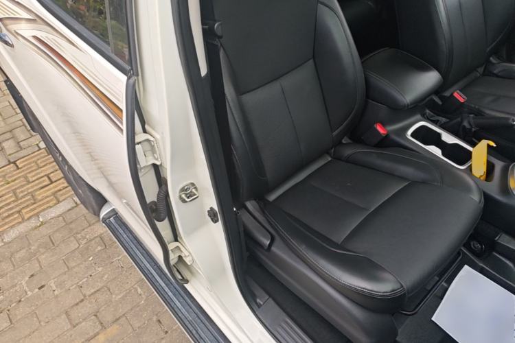 Used Nissan Terra 2020 2.5L XL Upper Automatic Two-Wheel Drive Luxury Edition Right Front Seat
