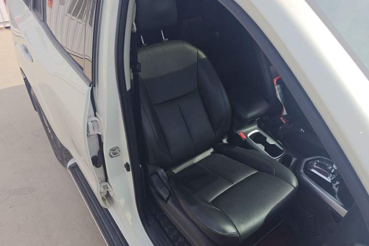 Used Nissan Terra 2020 2.5L XL Upper Automatic Two-Wheel Drive Luxury Edition Right Front Seat