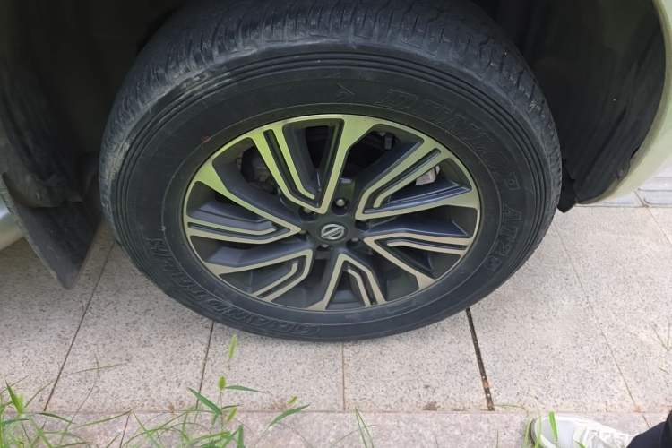 Used Nissan Terra 2020 2.5L XL Upper Automatic Two-Wheel Drive Luxury Edition Right Front Wheel Hub
