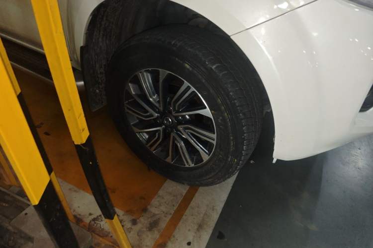 Used Nissan Terra 2020 2.5L XL Upper Automatic Two-Wheel Drive Luxury Edition Right Front Wheel Hub