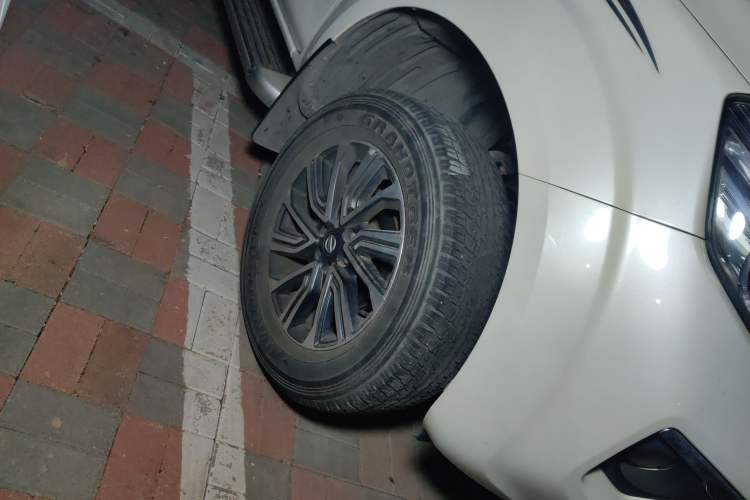 Used Nissan Terra 2020 2.5L XE Manual Two-Wheel-Drive Elite Edition Right Front Wheel Hub