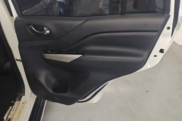 Used Nissan Terra 2020 2.5L XL Upper 4WD Automatic Four-Wheel Drive Luxury Edition Right Rear Door Interior