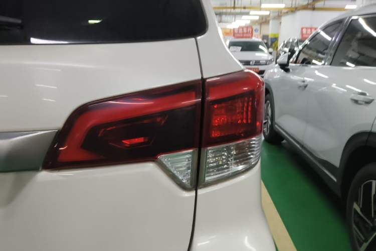 Used Nissan Terra 2020 2.5L XL Upper 4WD Automatic Four-Wheel Drive Luxury Edition Right Rear Taillight