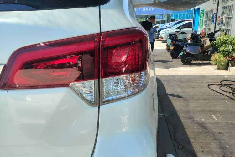 Used Nissan Terra 2020 2.5L XV 4WD Automatic Four-Wheel Drive Flagship Edition Right Rear Taillight
