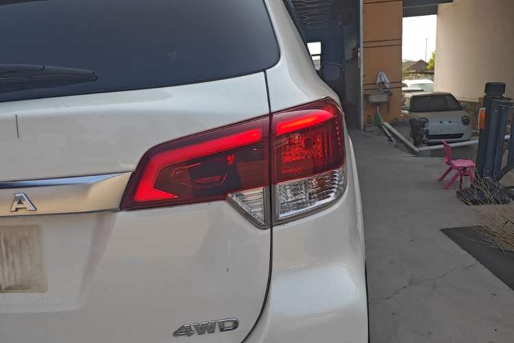 Used Nissan Terra 2020 2.5L XV 4WD Automatic Four-Wheel Drive Flagship Edition Right Rear Taillight