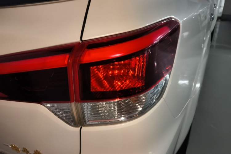 Used Nissan Terra 2020 2.5L XL Upper 4WD Automatic Four-Wheel Drive Luxury Edition Right Rear Taillight