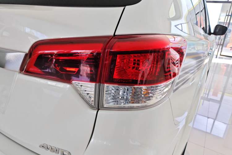 Used Nissan Terra 2020 2.5L XL Upper 4WD Automatic Four-Wheel Drive Luxury Edition Right Rear Taillight
