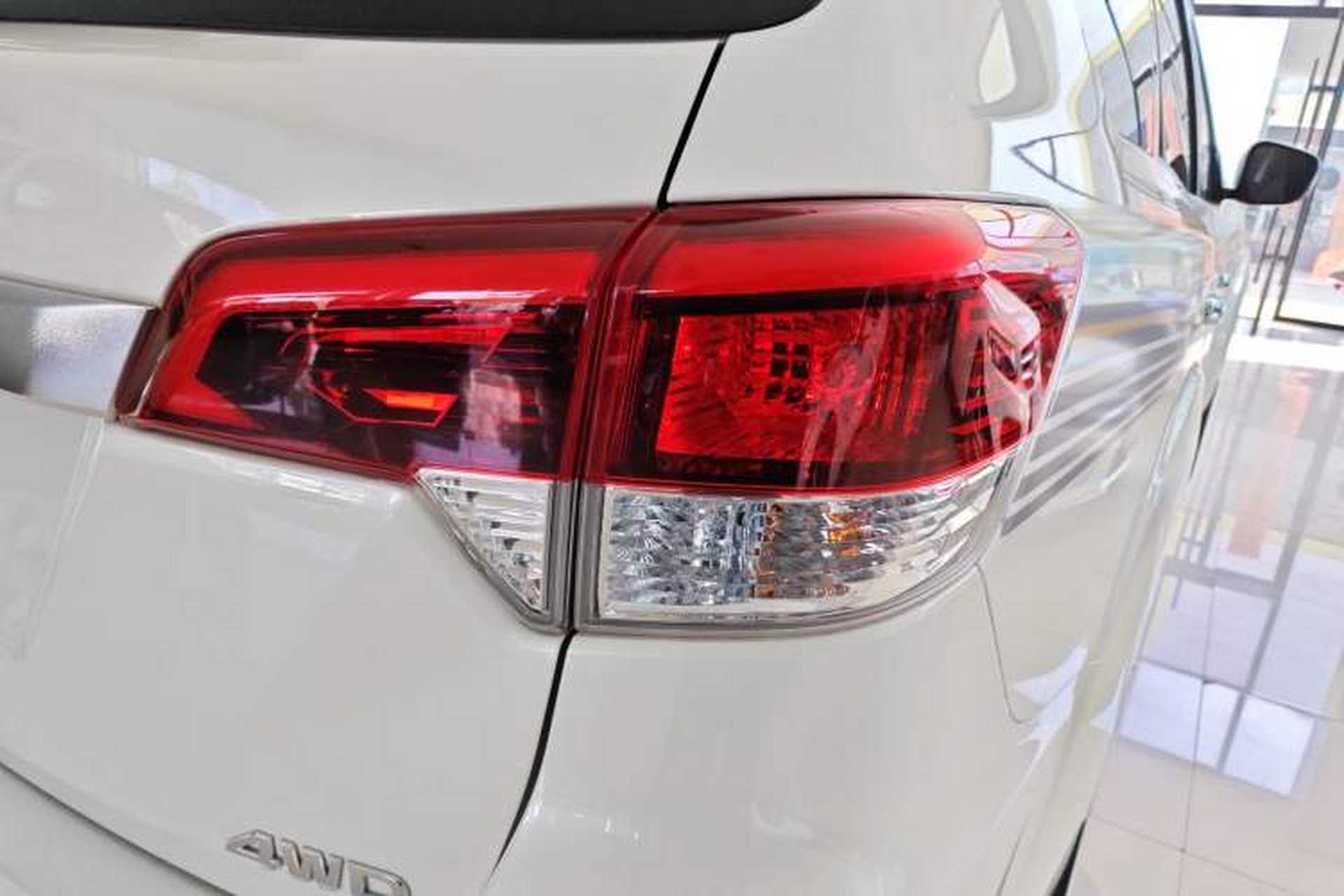 Used Nissan Terra 2020 2.5L XL Upper 4WD Automatic Four-Wheel Drive Luxury Edition Right Rear Taillight