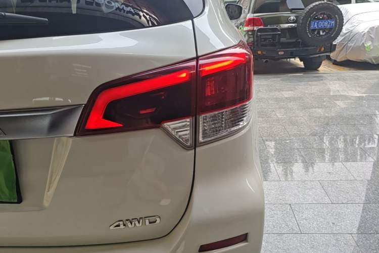 Used Nissan Terra 2020 2.5L XE Manual Two-Wheel-Drive Elite Edition Right Rear Taillight